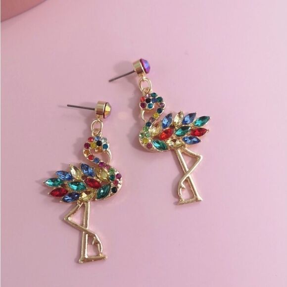 🦩 Betsey Johnson 🎉🎉Host Pick🎉🎉stunning dangle crystal flamingo earrings 🦩 - Picture 4 of 7
